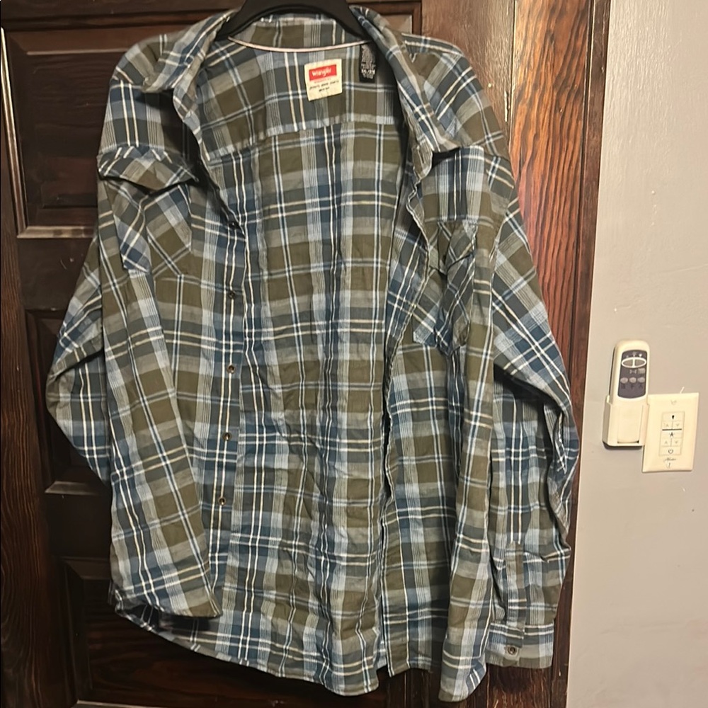 Wrangler Blue and Brown Plaid Casual Button Down Shirt